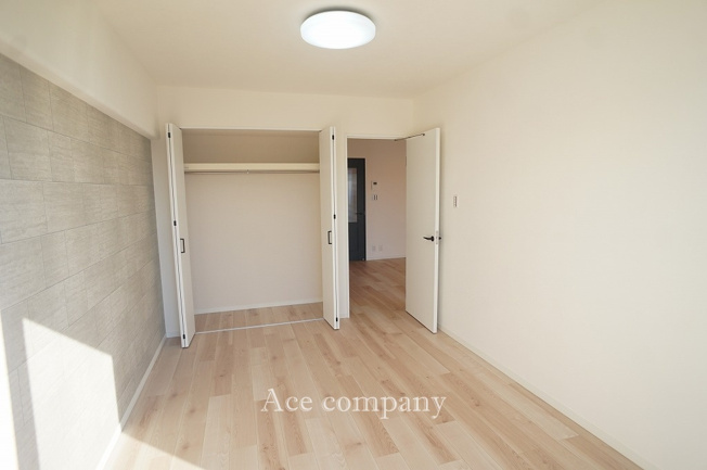 【寝室】 | 照ケ丘矢田グランドハイツ | 【洋室6帖】照明器具付き☆クローゼット完備です♪