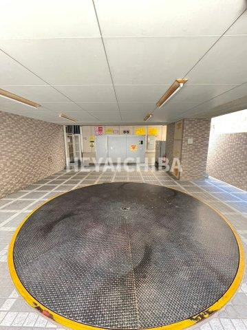 ロイヤルプラザ浅草の駐車場