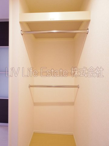 小平市学園東町１丁目のアパートの収納