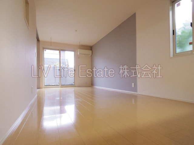 小平市学園東町１丁目のアパートの居間・リビング