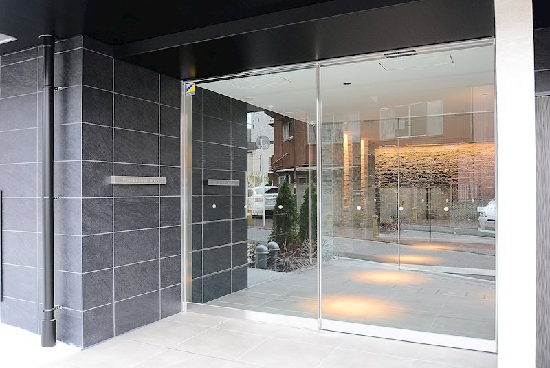 ステージファースト千葉中央のエントランス