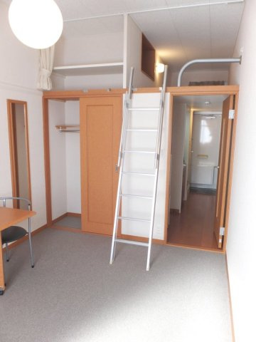 レオパレスグランデ花園の玄関