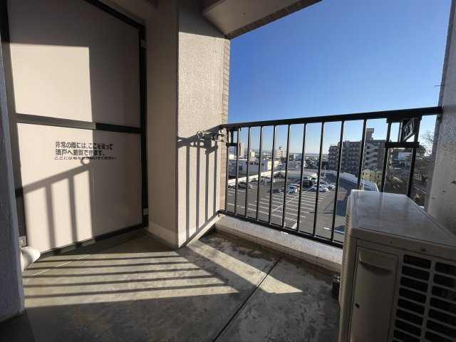 ナイスアーバン堤下のバルコニー|南側バルコニーは太陽の光がたっぷり入ります。