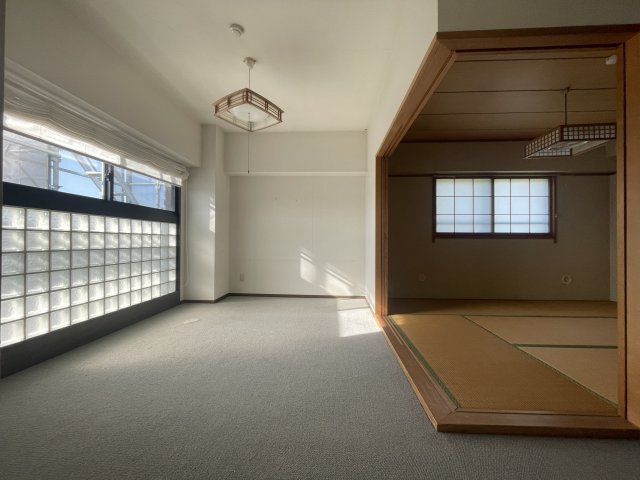 ナイスアーバン堤下の和室|リビングに隣接している為、襖を開放して使用する事でリビングと一体化にて広い空間へ♪