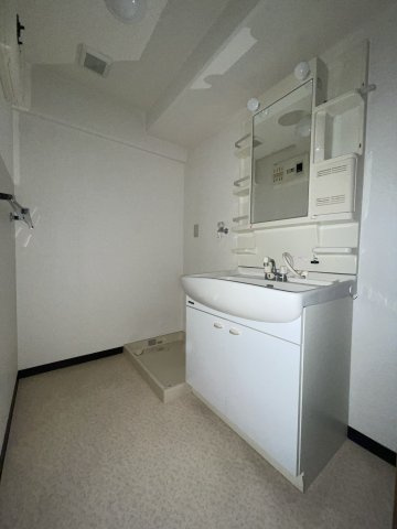 ナイスアーバン堤下の独立洗面台|独立洗面所の入替リフォームも含め、多様なリフォームのご相談が可能です。