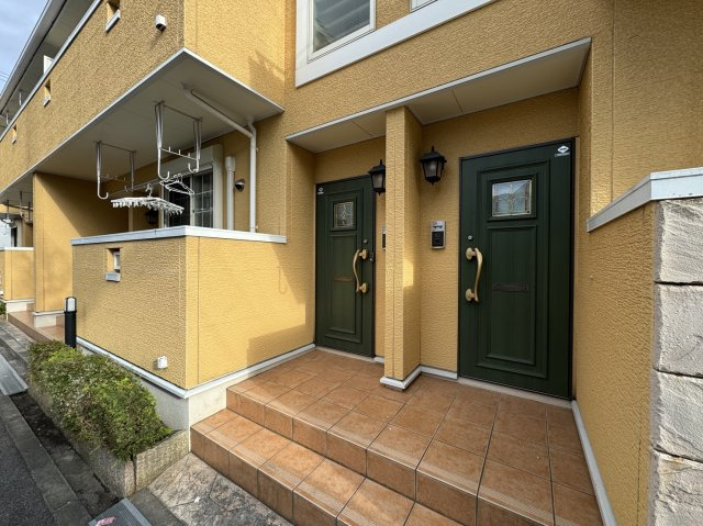 サニークレールA棟のエントランス