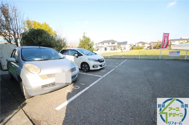 フラワーヒルズの駐車場|駐車スペースもあります