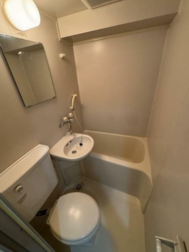 フロント新代田の浴室