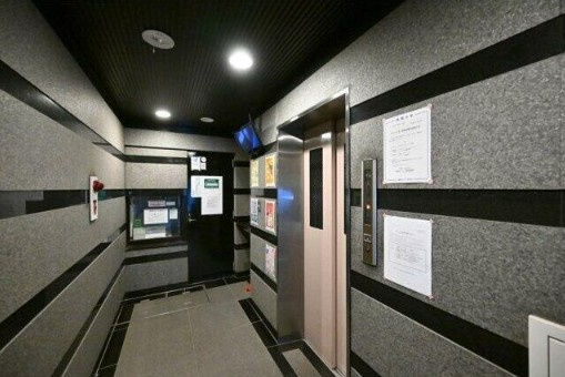 フロント新代田のロビー