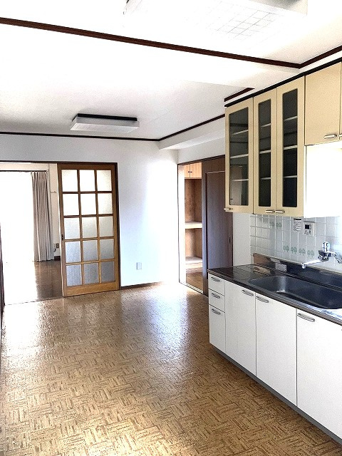 根橋ビルA棟の居間・リビング