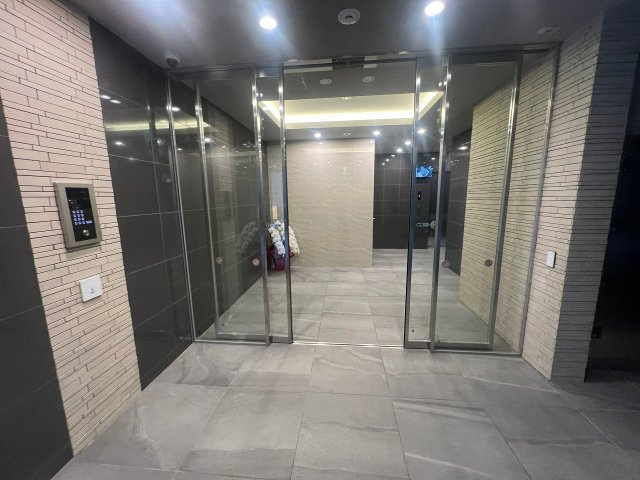 LUMICITY月島のエントランス