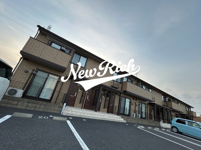 北群馬郡吉岡町大字大久保のアパートの外観