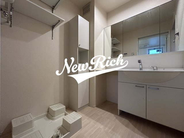 北群馬郡吉岡町大字大久保のアパートの独立洗面台