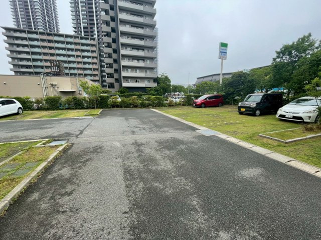 セントラルパーク香椎照葉壱番館 E棟の駐車場