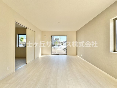 【居間・リビング】 | 藤枝市藤岡3丁目 7期 新築一戸建て 1号棟 | リビングです