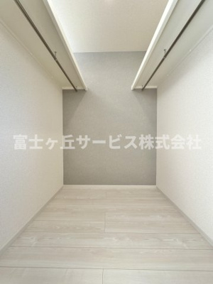 【収納】 | 藤枝市藤岡3丁目 7期 新築一戸建て 1号棟 | 収納豊富なウォークインクローゼット