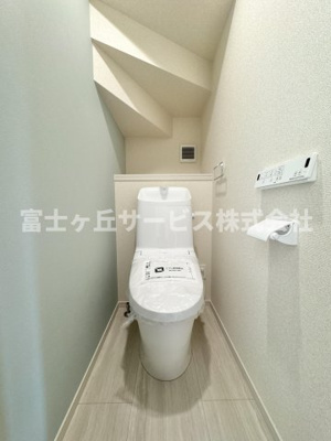 【トイレ】 | 藤枝市藤岡3丁目 7期 新築一戸建て 1号棟 | 1Fトイレです
2Fにも同タイプのトイレがあります