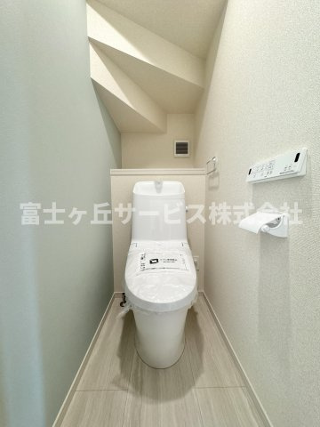 【トイレ】 | 藤枝市藤岡3丁目 7期 新築一戸建て 1号棟 | 1Fトイレです
2Fにも同タイプのトイレがあります