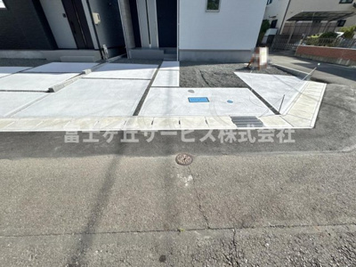 【駐車場】 | 藤枝市藤岡3丁目 7期 新築一戸建て 1号棟 | 車種により3台駐車可能です