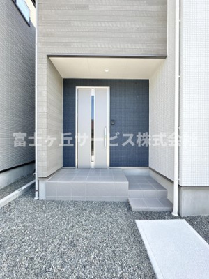 【エントランス】 | 藤枝市藤岡3丁目 7期 新築一戸建て 1号棟 | エントランスです