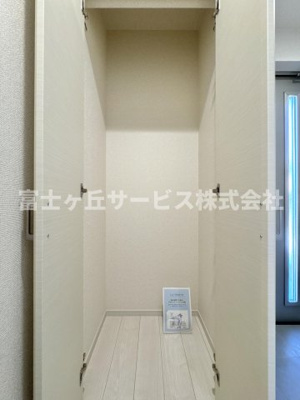 【収納】 | 藤枝市藤岡3丁目 7期 新築一戸建て 1号棟 | 玄関にあるシューズクロークです