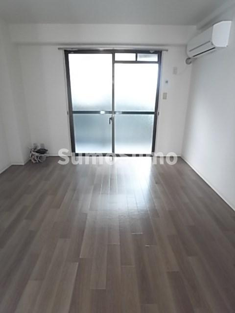 ハイム甲風園の居間・リビング