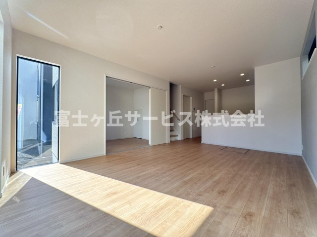 【居間・リビング】 | 藤枝市藤岡3丁目 7期 新築一戸建て 2号棟 | リビングダイニングです