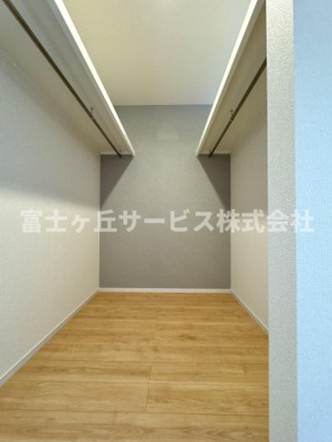 【収納】 | 藤枝市藤岡3丁目 7期 新築一戸建て 2号棟 | 収納豊富なウォークインクローゼット