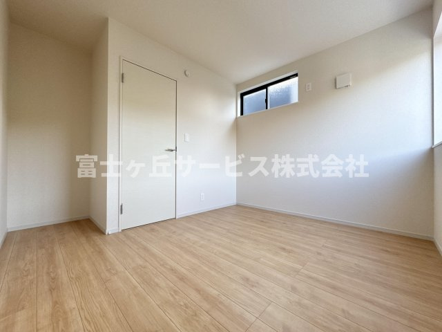 【子供部屋】 | 藤枝市藤岡3丁目 7期 新築一戸建て 2号棟 | 子供部屋としても使える洋室です