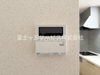 【発電・温水設備】 | 藤枝市藤岡3丁目 7期 新築一戸建て 2号棟 | リビングからも操作ができて便利です