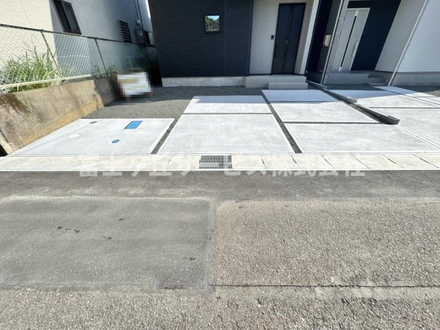 【駐車場】 | 藤枝市藤岡3丁目 7期 新築一戸建て 2号棟 | 車種により3台駐車可能です