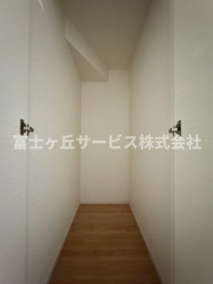 【収納】 | 藤枝市藤岡3丁目 7期 新築一戸建て 2号棟 | 玄関ホールにある収納スペースです