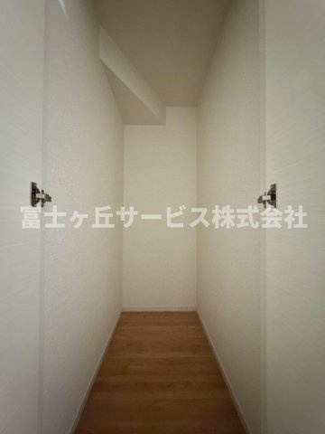【収納】 | 藤枝市藤岡3丁目 7期 新築一戸建て 2号棟 | 玄関ホールにある収納スペースです