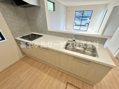 【キッチン】 | 藤枝市藤岡3丁目 7期 新築一戸建て 2号棟 | 広々としていてお料理がしやすいキッチンです