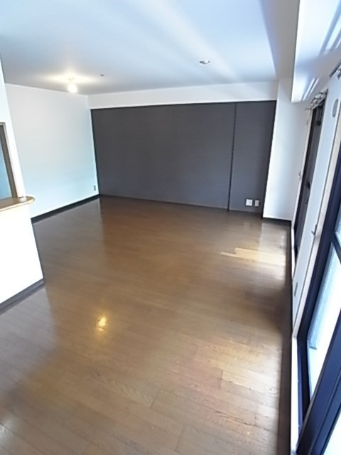 サンラトール甲陽園の居間・リビング