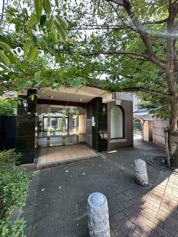 サンラトール甲陽園のエントランス