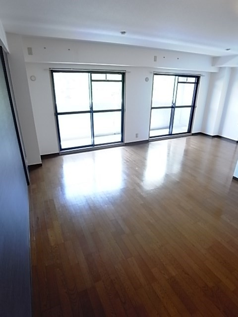 サンラトール甲陽園の居間・リビング