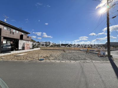 【外観】 | 袋井市諸井 4期 新築一戸建て | 現在建築中の外観画像です。ご内覧は同じメーカーの完成物件へご案内いたしますので、いつでもご相談ください！