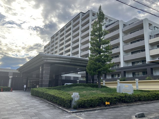 【外観】 | ザ・シーズンズD棟 中古マンション | フィットネスルーム・サウナルーム・シアタールームなど、多彩な共用施設を備えた邸宅型マンション！コンシェルジュ付き、ペット最大2匹と暮らせる快適マンションです！