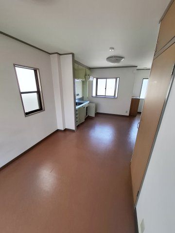 ハイツ南甲子園の居間・リビング