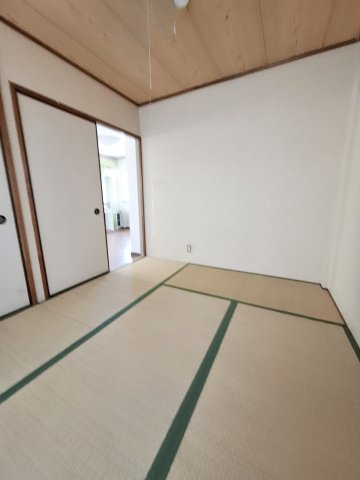 ハイツ南甲子園の和室