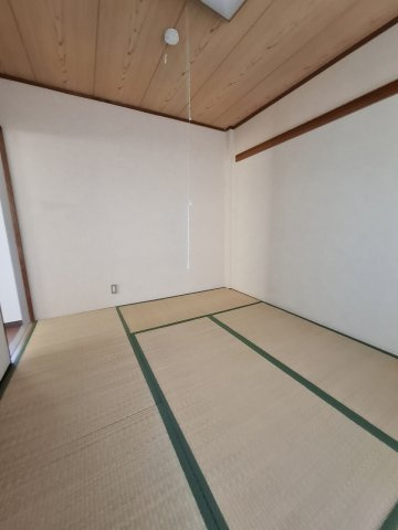 ハイツ南甲子園の和室