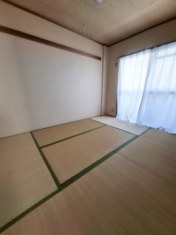 ハイツ南甲子園の和室