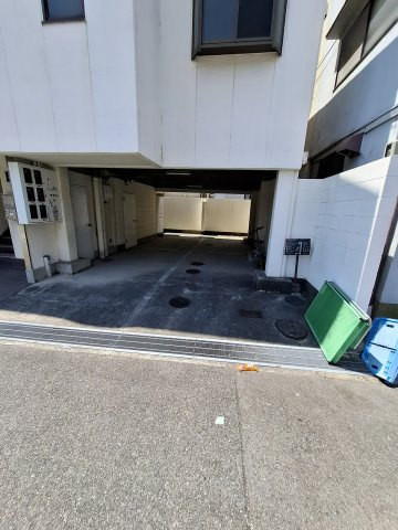 ハイツ南甲子園のエントランス