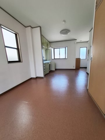 ハイツ南甲子園の居間・リビング