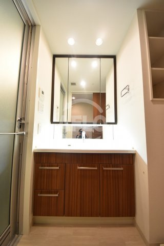 ジオグランデ梅田の独立洗面台|ジオグランデ梅田　独立洗面台