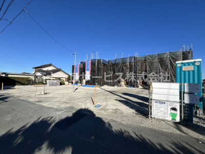 【外観】 | 浜松市中央区倉松町 新築一戸建て 3号棟 | 現在建築中の外観画像です。ご内覧は同じメーカーの完成物件へご案内いたしますので、いつでもご相談ください！