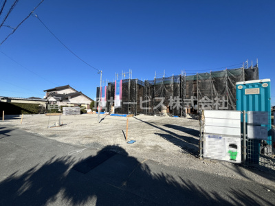 【外観】 | 浜松市中央区倉松町 新築一戸建て 4号棟 | 現在建築中の外観画像です。ご内覧は同じメーカーの完成物件へご案内いたしますので、いつでもご相談ください！