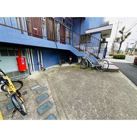 クレセントＫＯＹＯの駐車場