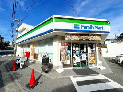 ファミリーマート逗子小坪店 徒歩6分。 460m
